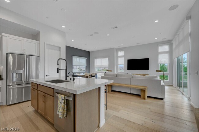 Building Photo - 3348 Esker Rdg Ave