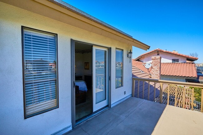 Building Photo - Spacious 3-Bedroom Lake House in Victorvil...