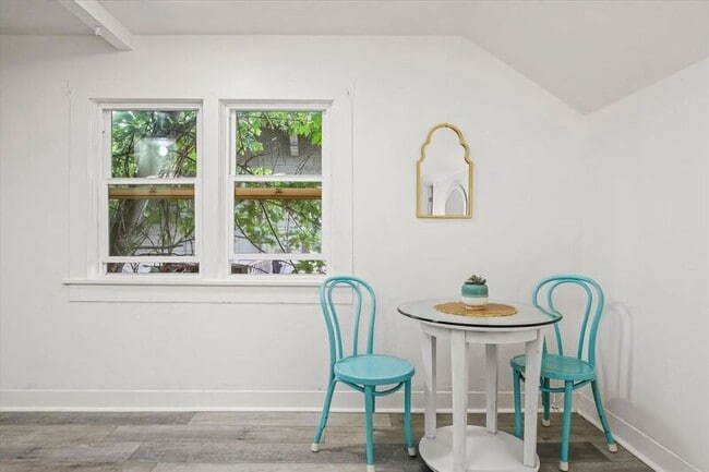 Building Photo - 561 1/2 Madison Street