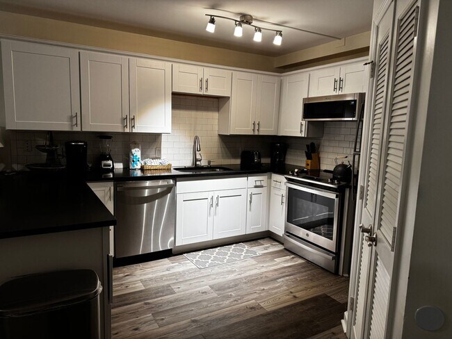 Building Photo - Remodeled First Floor Ocean Walk Condo- Furnished