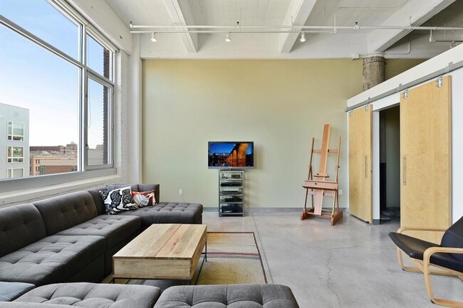 Building Photo - 700 N Washington Ave