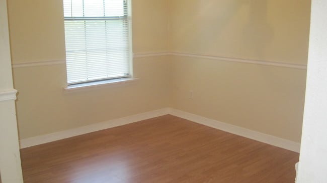 Dining Room - 10400 Linwood