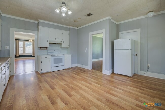 Building Photo - 262 Clemens Ave