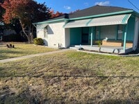 Building Photo - Great 4 bedroom 2 bath home