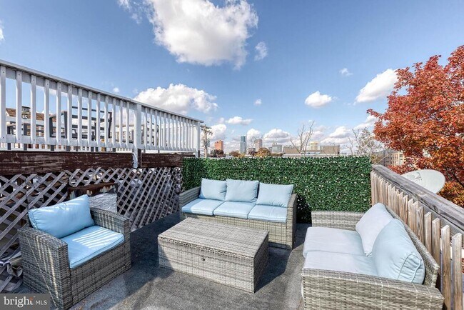 Building Photo - 447 Gittings St