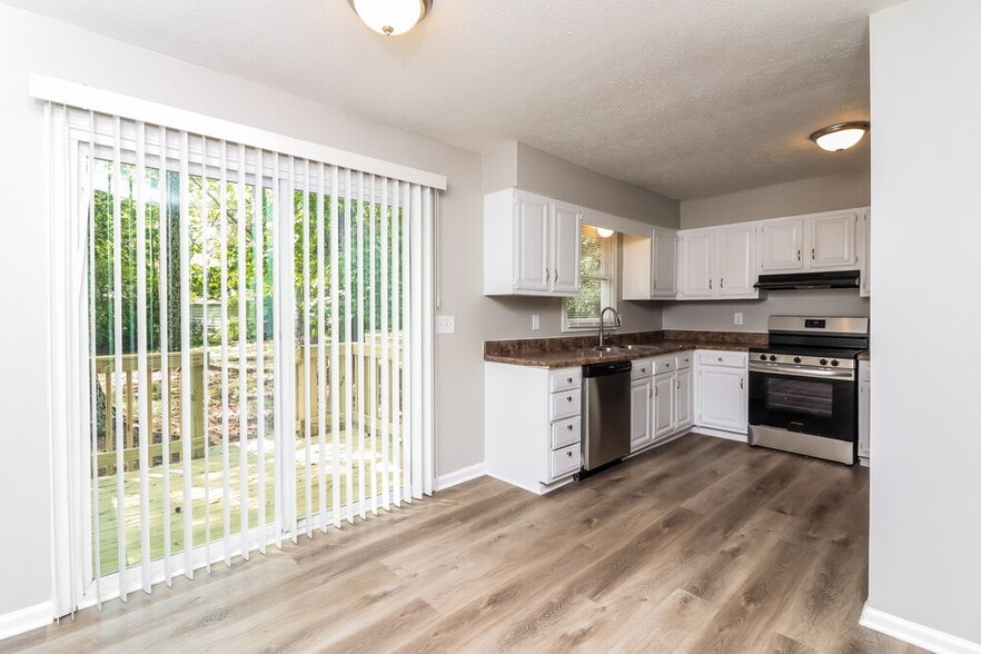 Building Photo - 585 Cedar Ct