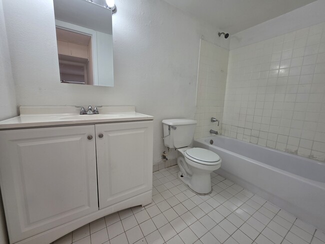 Building Photo - 104 Miami Gardens Dr