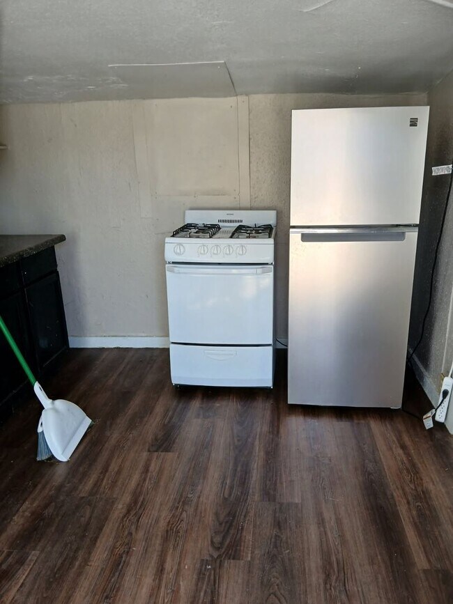 Building Photo - 1111 E Flint St