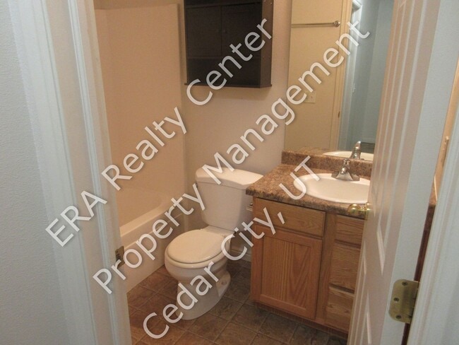 Building Photo - 3 Bedroom, 2 Bathroom Twin Home