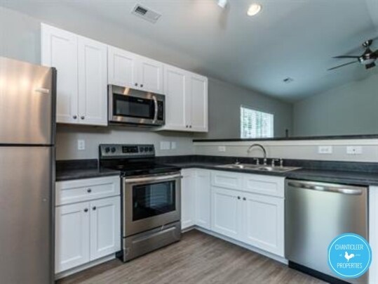 Building Photo - 1404 Ikes Pond Ln