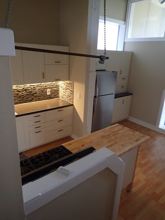 Building Photo - 719 Rhode Island St