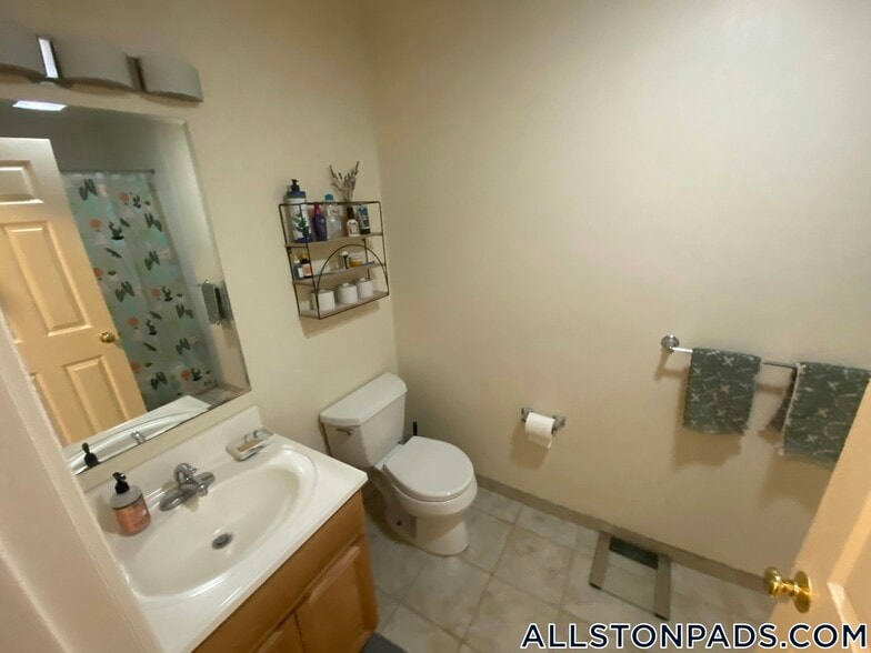 Building Photo - 36 Raymond St