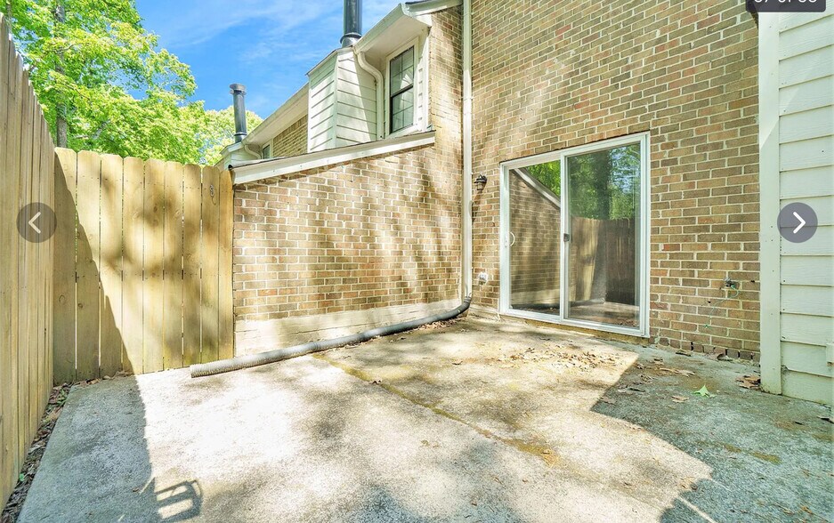 Building Photo - 926 Amberly Dr