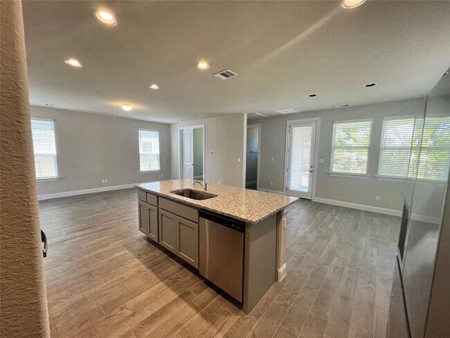 Building Photo - 128 Free Stone Dr