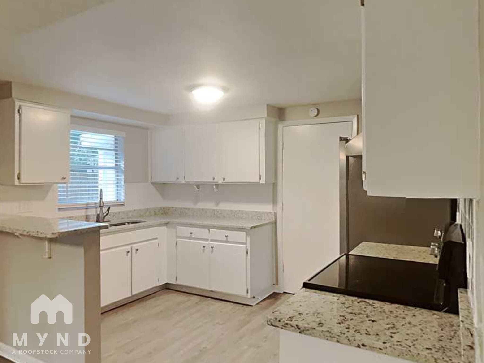 Building Photo - 2233 Selkirk St