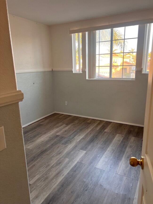 Building Photo - 556 Almonte Pl