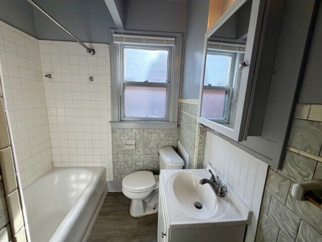 Building Photo - 4287 W Grand St