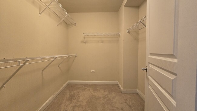 Building Photo - 101 Pointe Dr