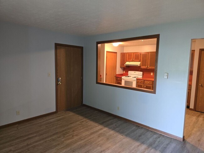 Building Photo - Comfort Meets Convenience in Woodburn