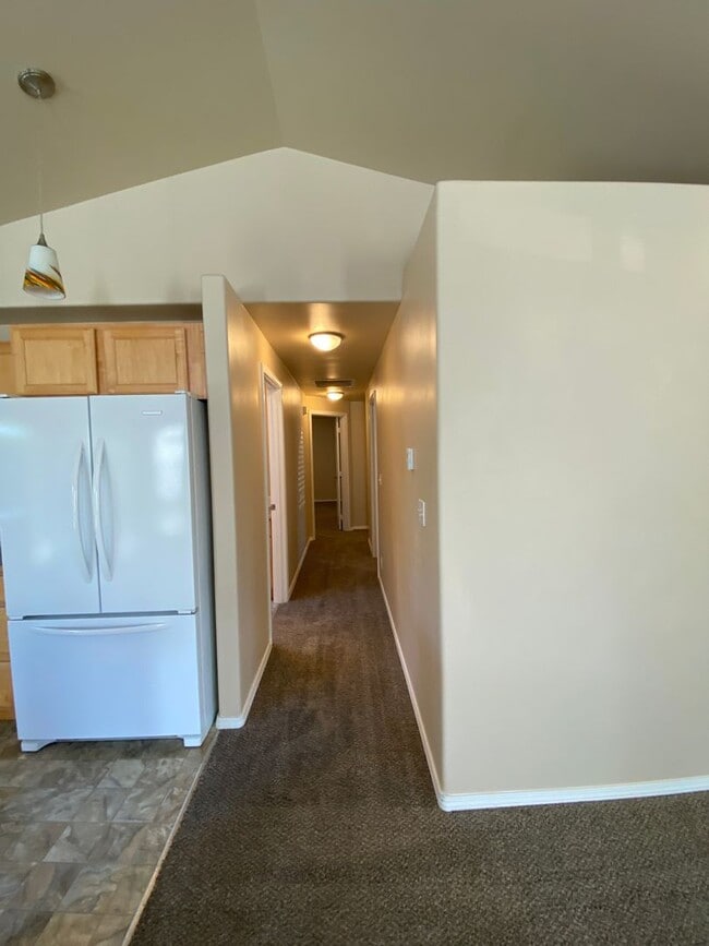 Building Photo - Beautiful Single-Level Home in Desirable NE Bend Community