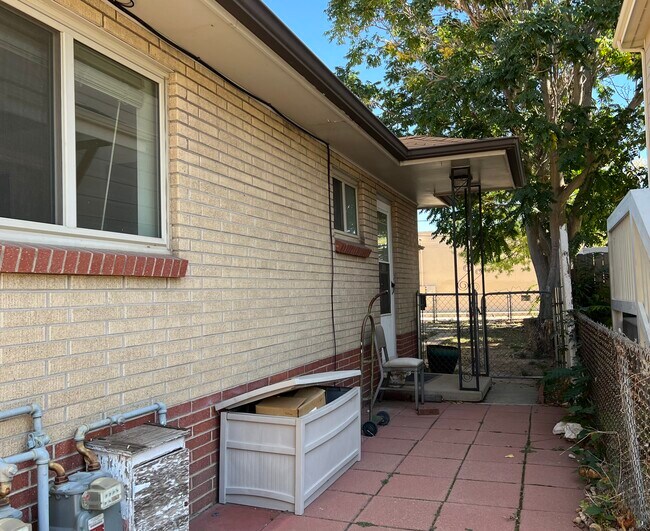 Building Photo - 3118 S Acoma St