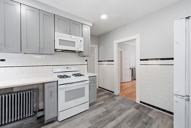 Building Photo - 111 Dustin St