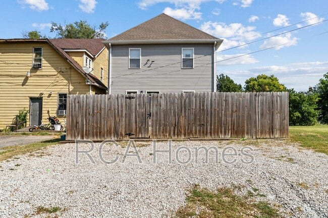 Building Photo - 118 N State Ave