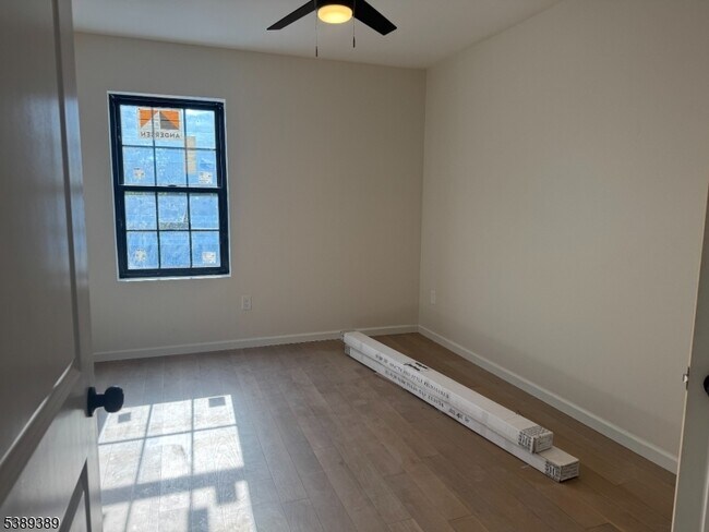 Building Photo - 188 Heckel St