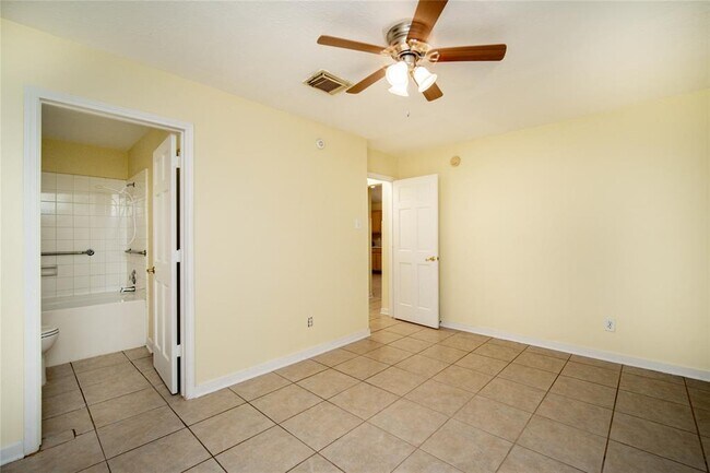 Building Photo - 16518 Lazy Ridge Rd