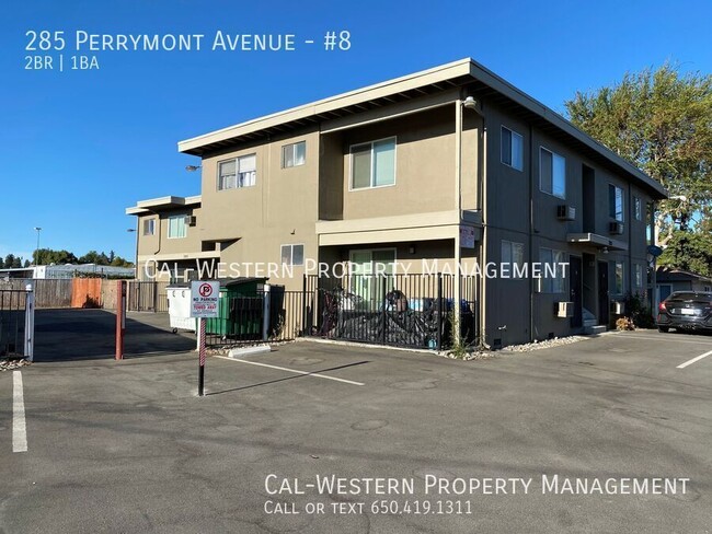 Building Photo - Nice updated 2 bed apartment on 2nd flr av...