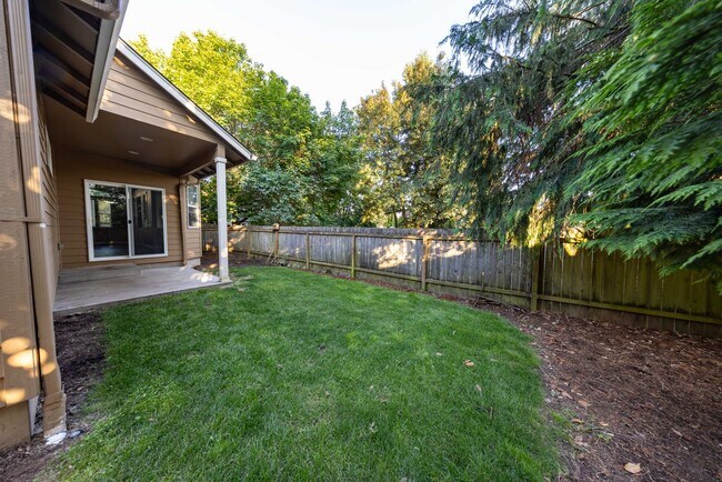 Building Photo - One Level Ranch Home - Three Bedrooms with Central Air / No HOA