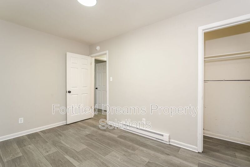 Building Photo - 904 Lowdermilk St