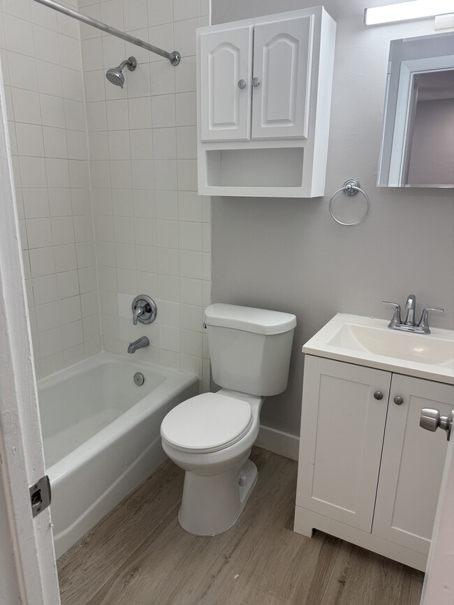 Building Photo - 1331 Holly Heights Dr