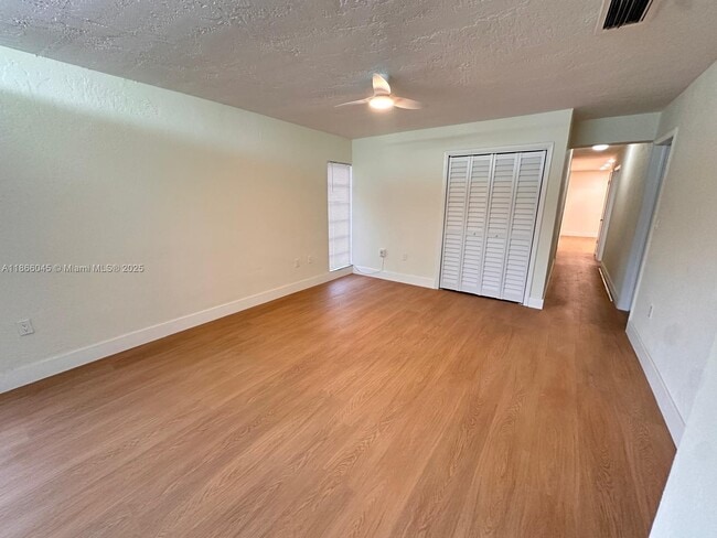 Building Photo - 1150 SW 12th St