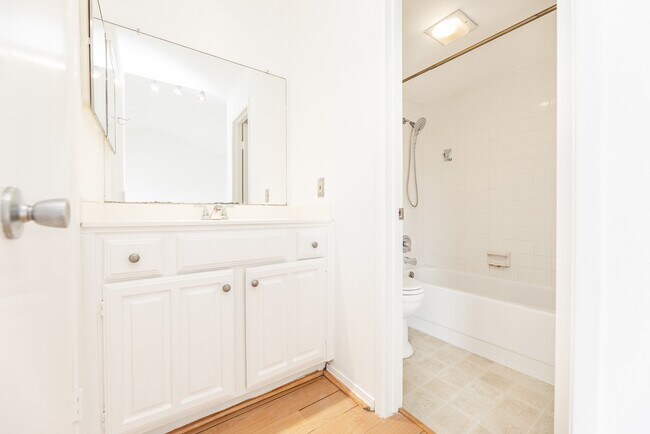 Building Photo - 2120 Wilcrest Dr