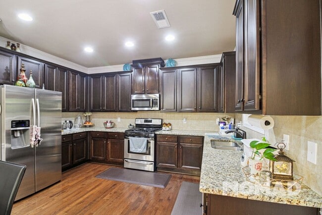Building Photo - Stunning 6BR House in Cumming
