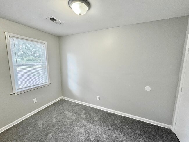 Building Photo - 3148 St Charles Dr