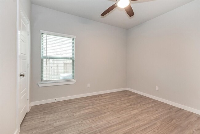 Building Photo - 10651 Whitejacket