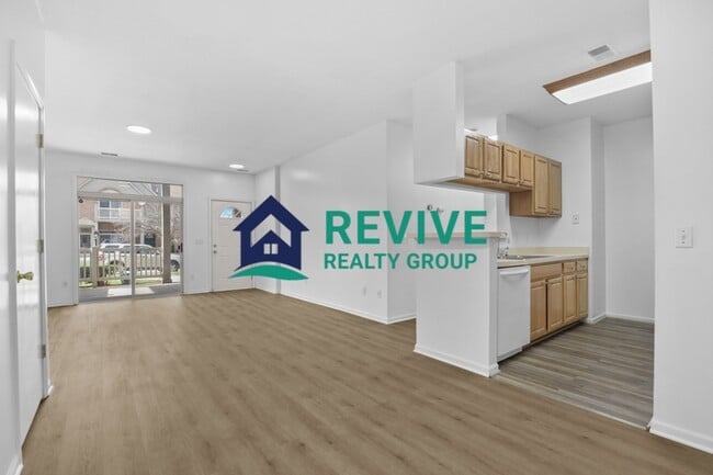 Building Photo - 15715 Parkway Ln