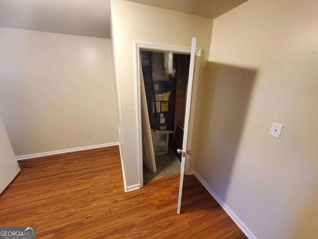 Building Photo - 5450 Twin Lakes Dr