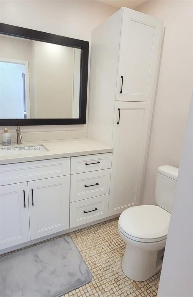 Building Photo - 2500 Parkview Dr