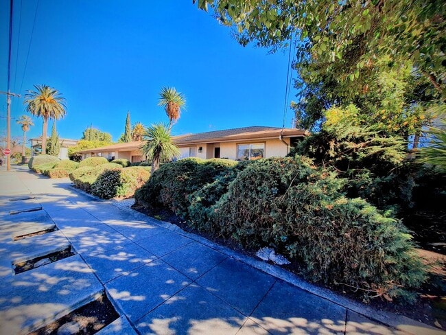 Building Photo - Harr08