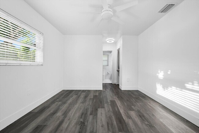 Building Photo - 1650 NW 9th St