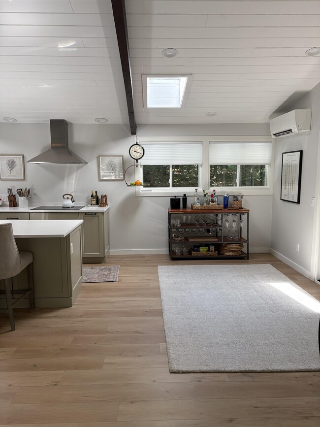 Building Photo - 121 Upper Bay Rd