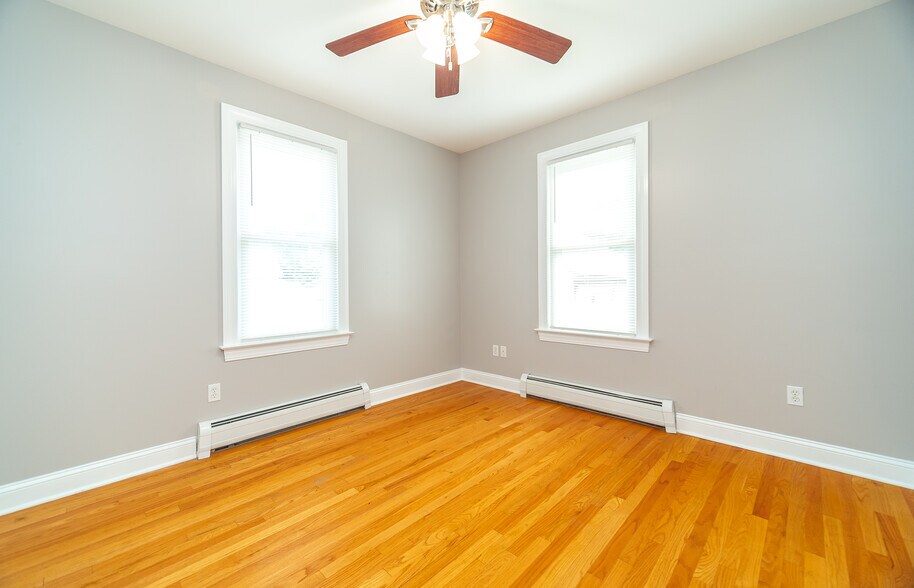 Building Photo - 362 Soundview Ave