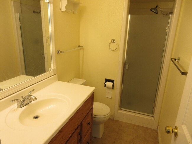 Building Photo - 4 bedroom 3 bathroom w/basement