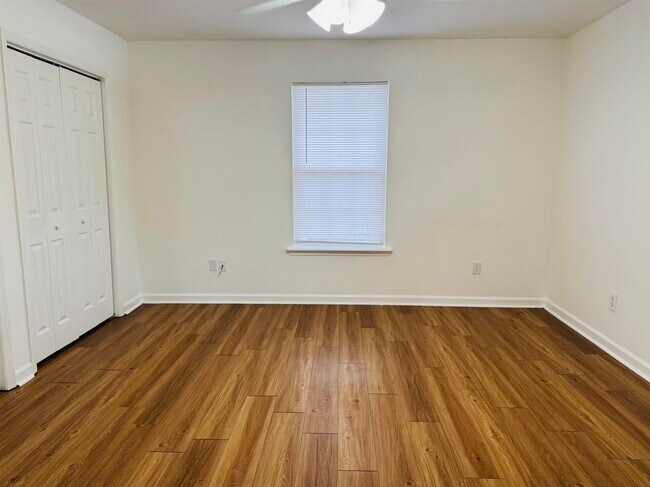 Building Photo - 924 Ashburn Dr