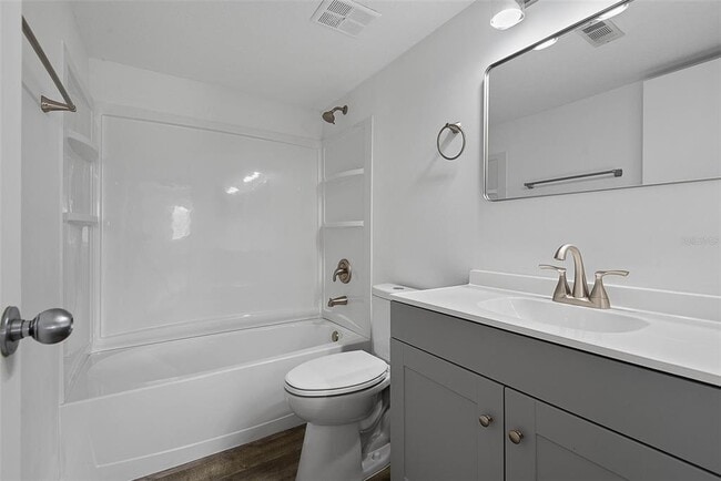 Building Photo - 60 Club House Dr