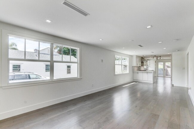 Building Photo - 833 Ardmore Rd
