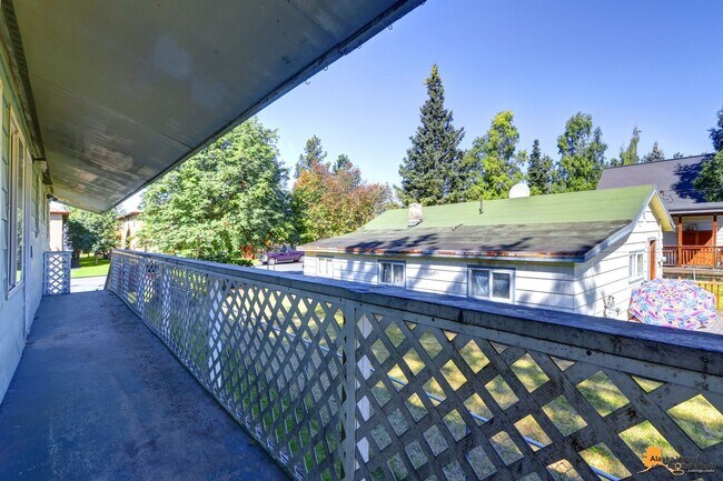 Building Photo - 1121 Latouche St